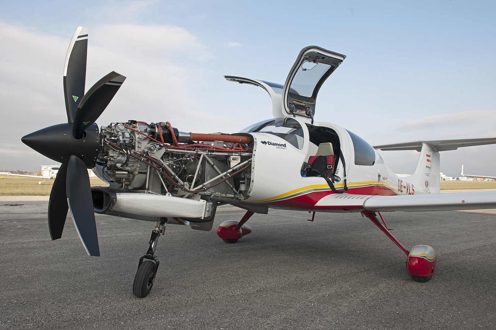 Maiden Flight Of The Da50 Jp7 With Turbine Diamond Aircraft Industries 