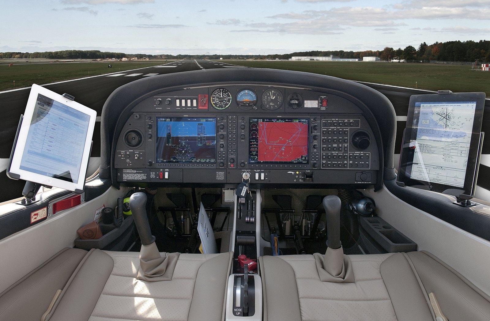 Diamond Aircraft Presents Its Advanced Airline Trainer