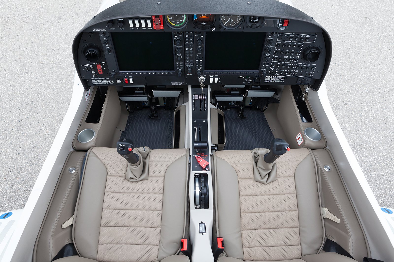 Da40 Serie Vielseitiger 4 Sitzer Diamond Aircraft Industries