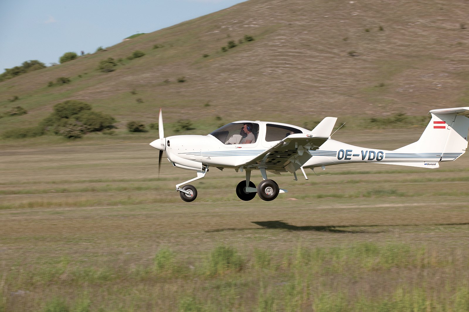 Самолет тундра. Diamond da40 Tundra. Da 40 ng Tundra. Diamond da 40 ng. Da 40 ng Tundra шасси.