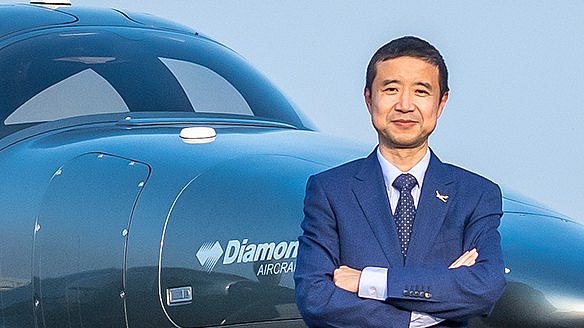 CEO Liqun (Frank) Zhang standing in front of a DA62.