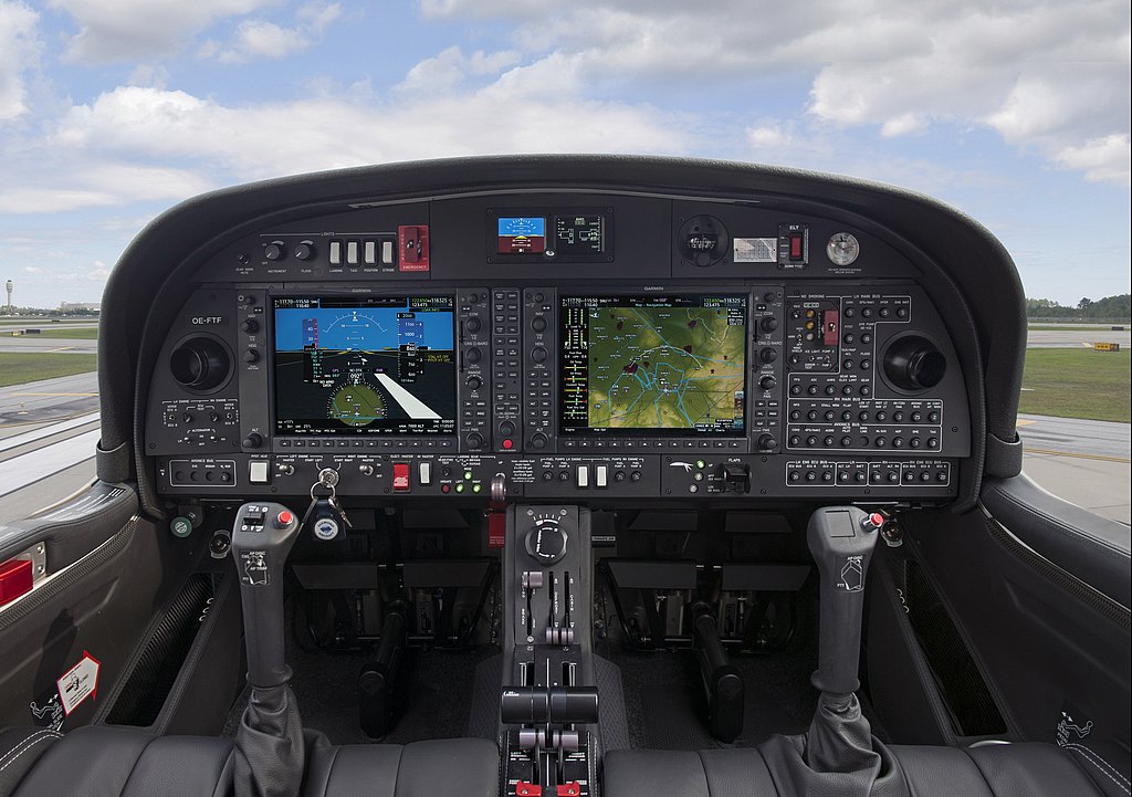 DA42-VI cockpit view. 