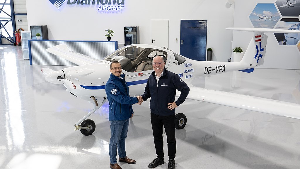 Anton Chirkovksi, Head of Civil Sales Diamond Aircraft Austria (L), and Oliver Karall, CEO Aviation Academy Austria (R), shake hands at the handover of the new Da20i Katana.