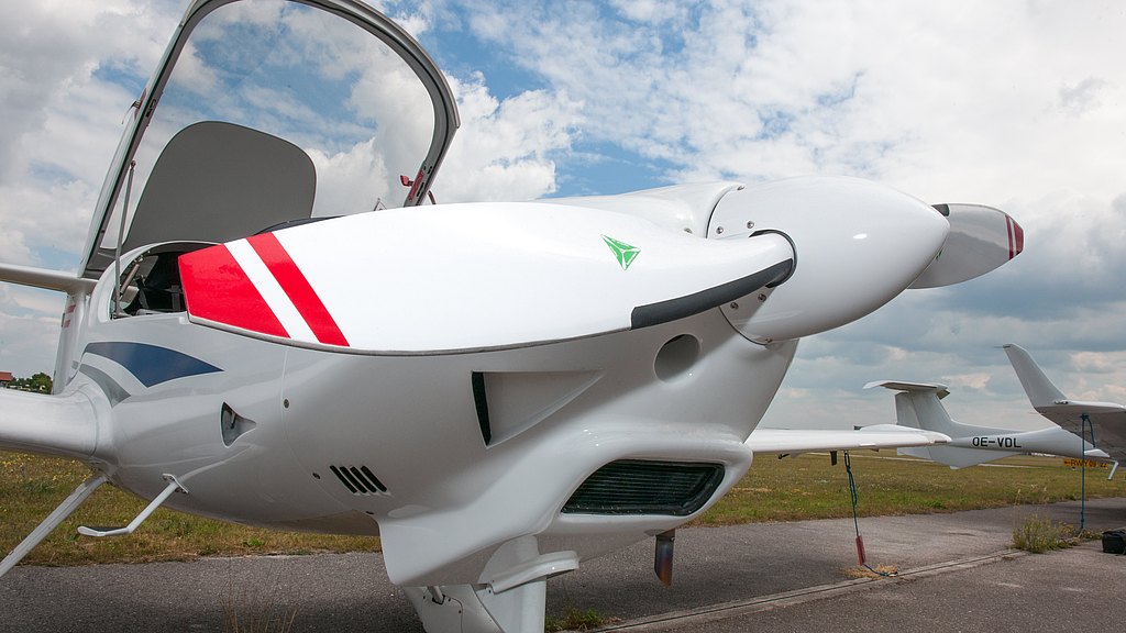 DA20 propeller and open canopy. 