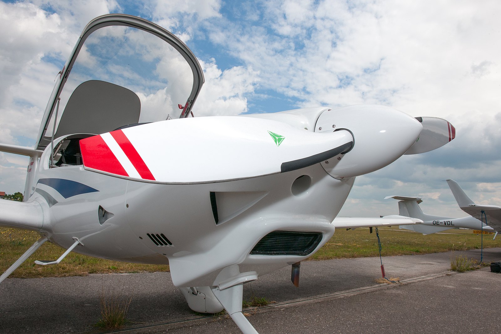 DA20 Series Space, Speed and Style Diamond Aircraft Industries