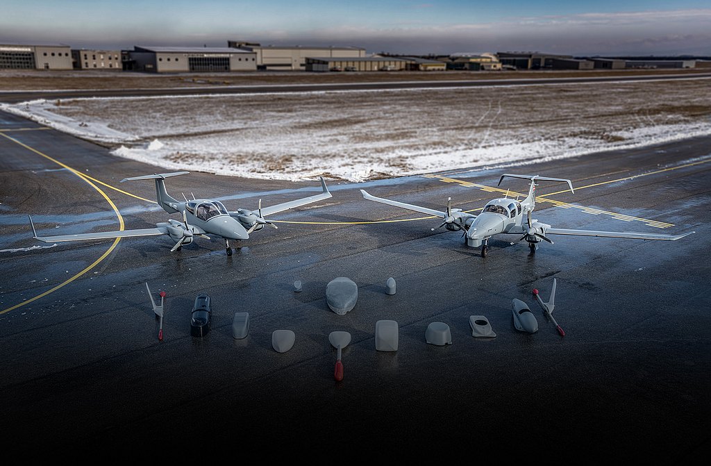 E4 Series - AE300/AE330 - Diamond Aircraft Industries