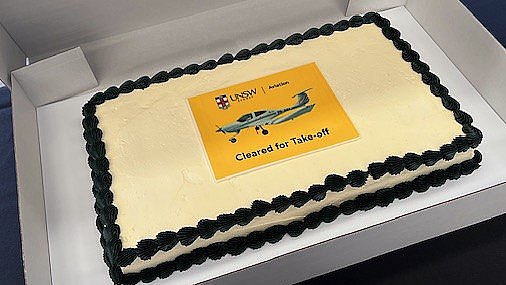 Cake with a Diamond DA40 on it. 