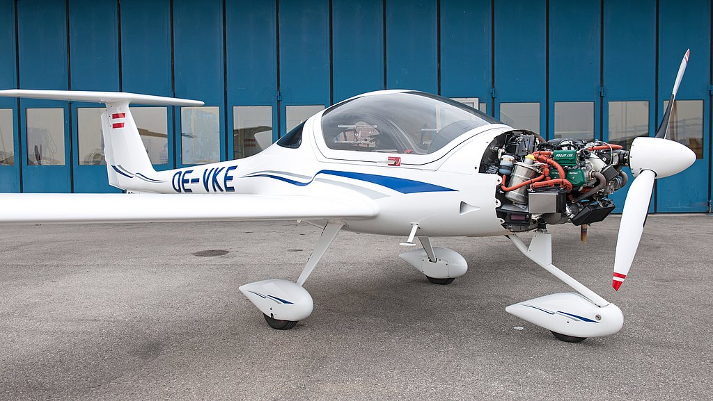 DA20 with removed cowling showing the engine. 
