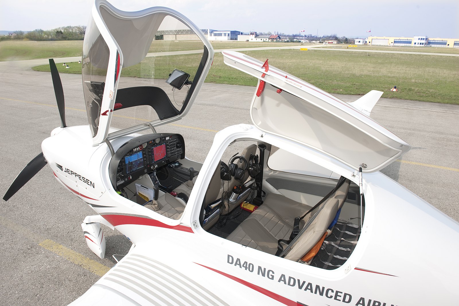 Da40 Serie Vielseitiger 4 Sitzer Diamond Aircraft Industries