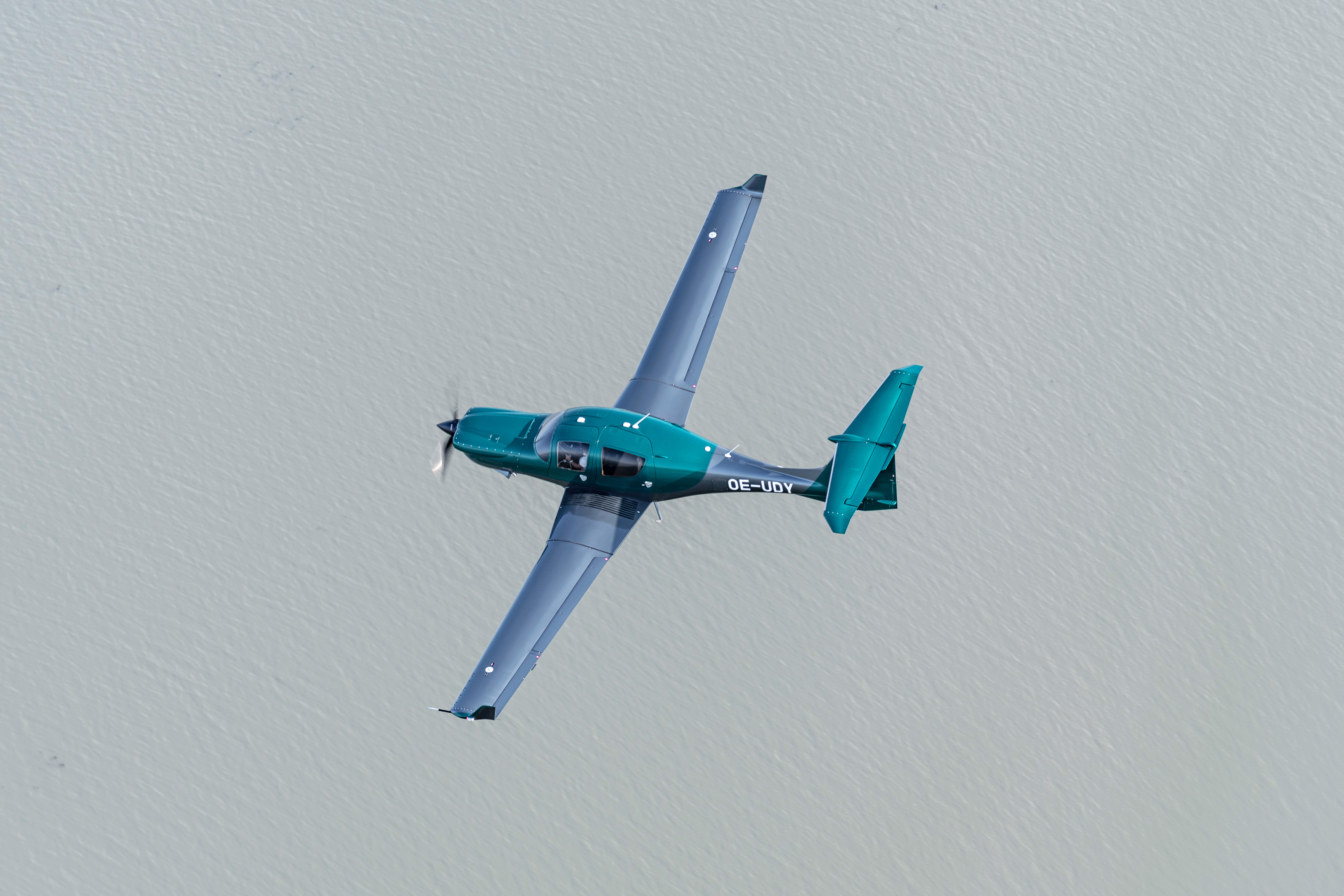 First DA50 RG delivered to the UK - Diamond Aircraft Industries