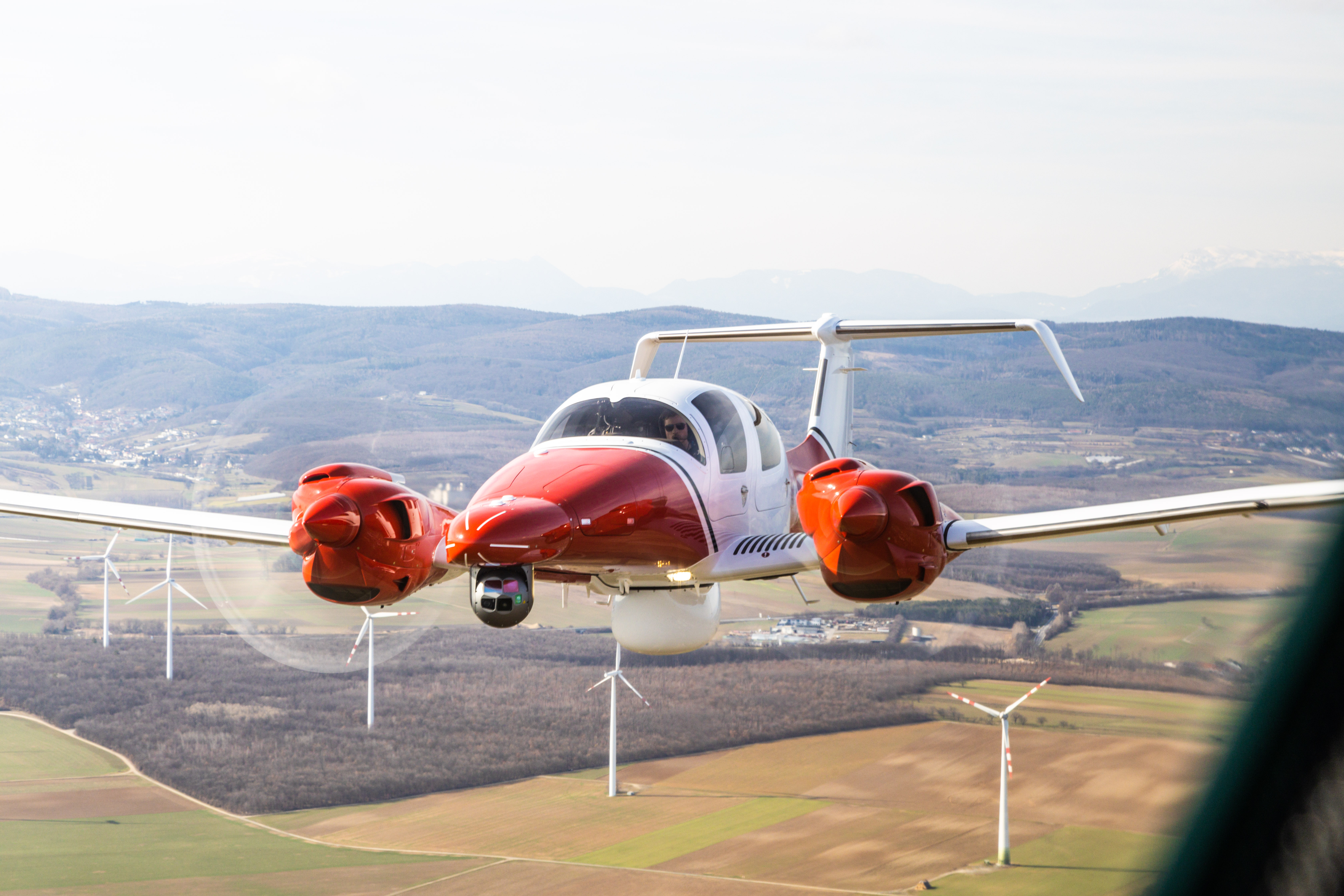 2Excel takes delivery of first of three DA62 MPPs - Diamond Aircraft ...