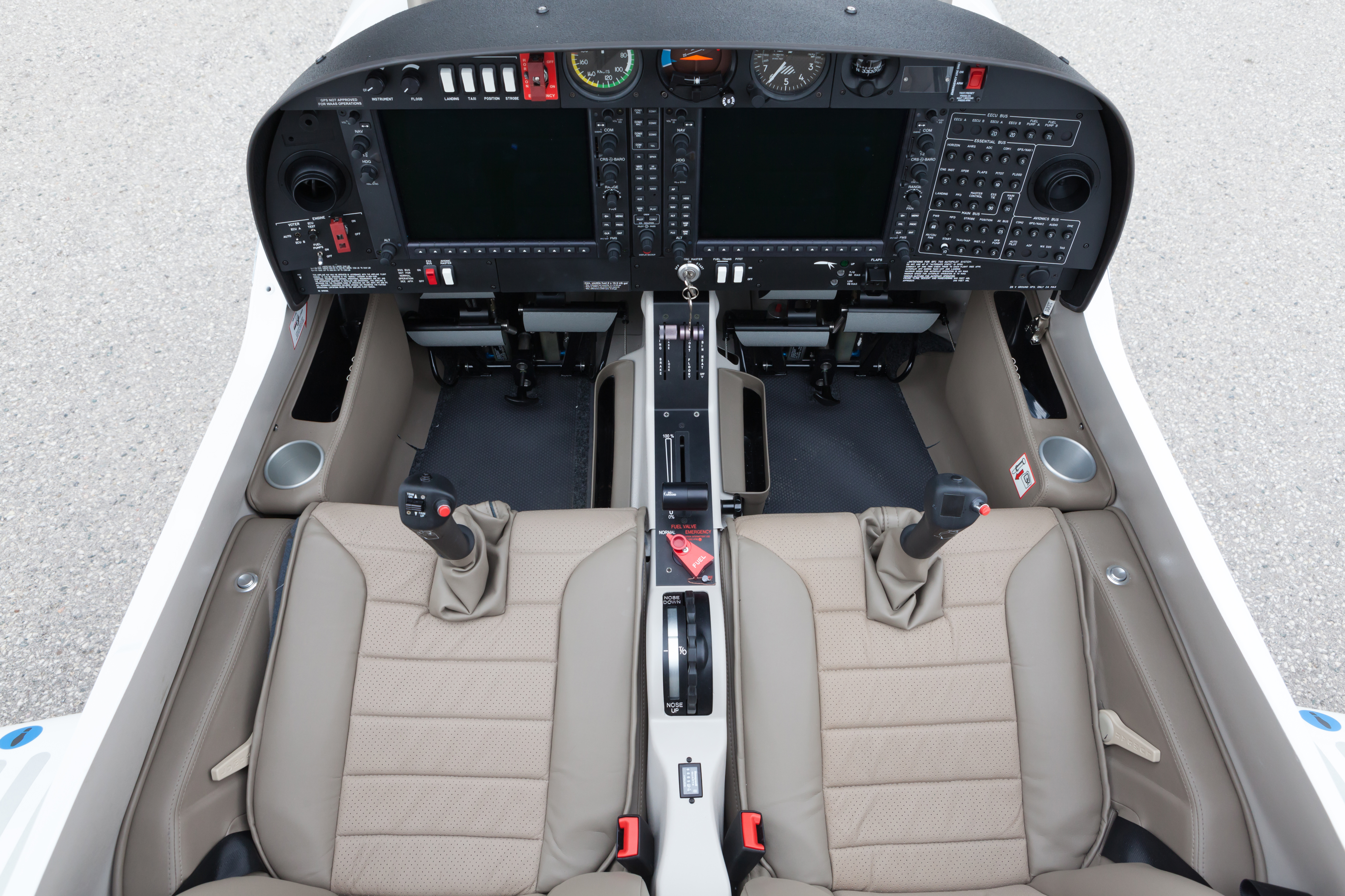 DA40 Series Airborne innovation Diamond Aircraft Industries