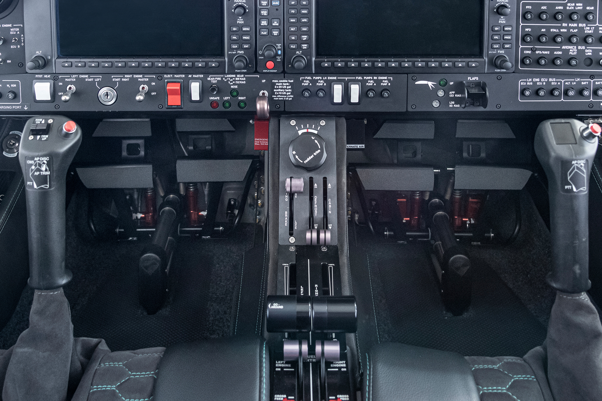DA42 – Reach new heights. - Diamond Aircraft Industries